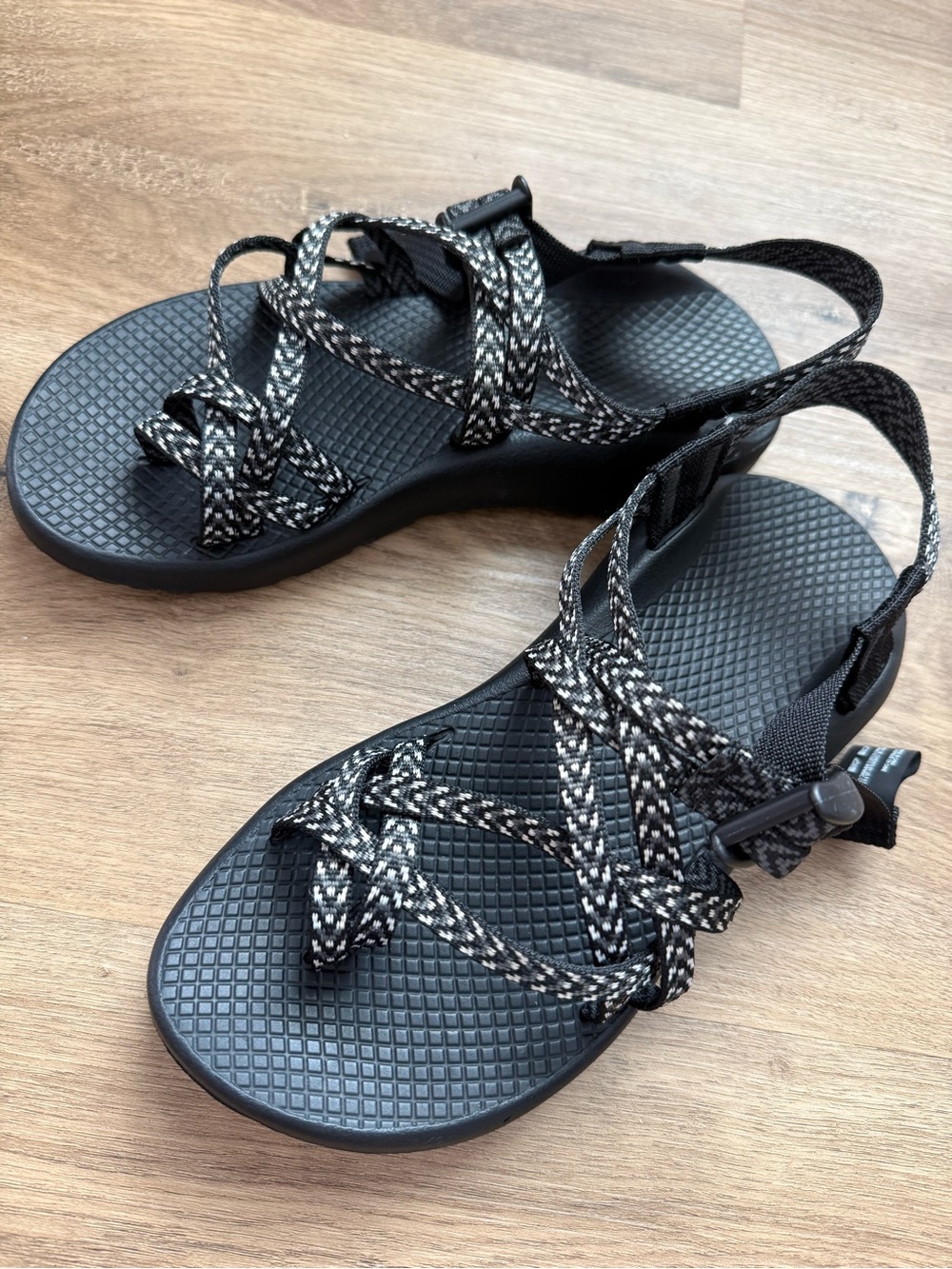 Chaco Womens ZX/2 Size 6 Black White Sandals Hiking Utility Gorpcore Travel